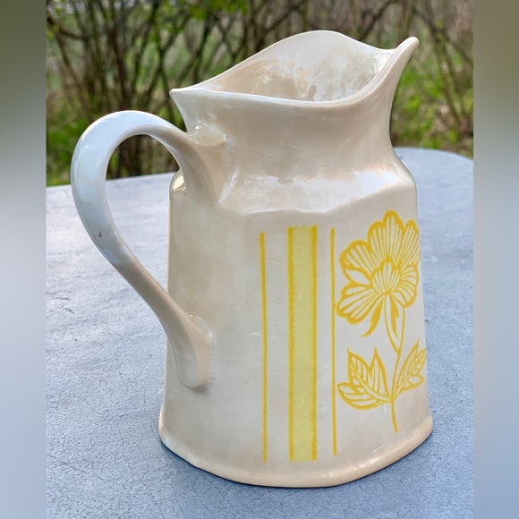 Vintage Discontinued Royal Staffordshire J & G Meakin Yellow Lotus Creamer Jug - Picture 15 of 16